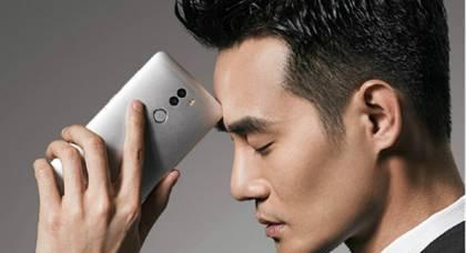 |那些被“上帝吻了脸，却忘了摸手”的明星，网友：想给他们换双手