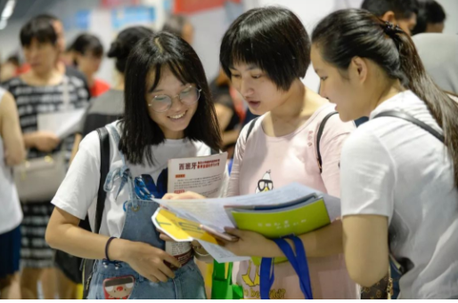 糯妈育儿经|江苏这所大学“严重断档”,分数线连年下降,考生:报考模式太坑