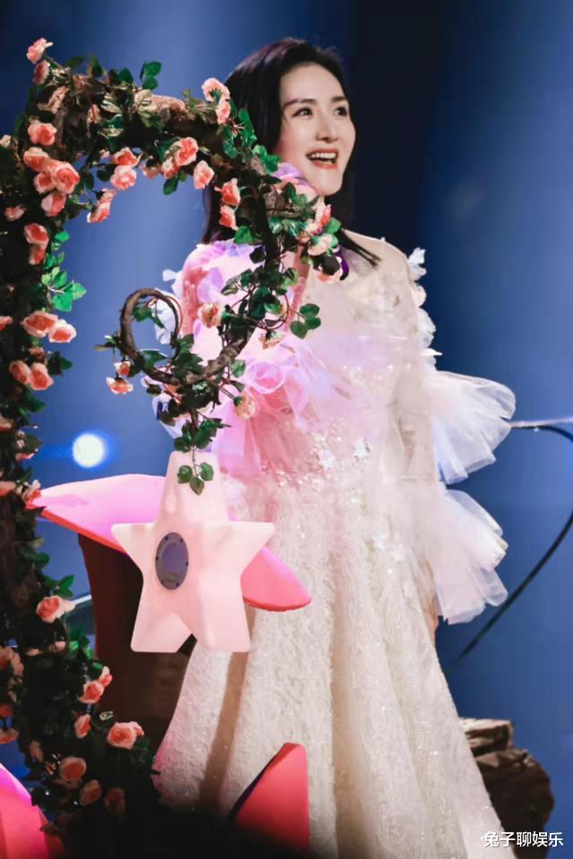 谢娜|曾经捧红半个娱乐圈的她，难道要凉了？