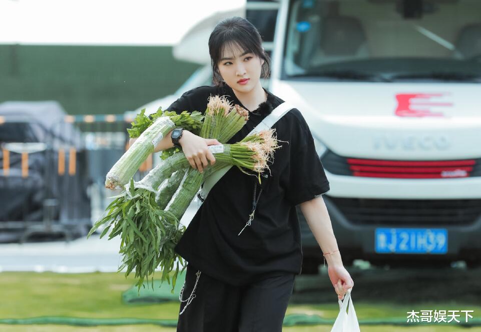 黄晓明|黄晓明耍心眼，丁真动机不纯，《中餐厅》收官只能靠周也勉强挽尊