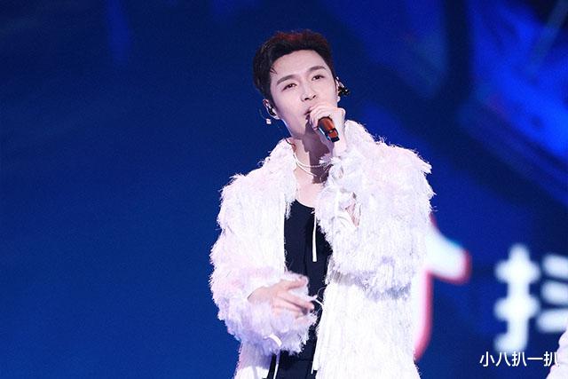 父母爱情|跨年晚会之谜：到底谁是收视第一，到底哪一个是王嘉尔的真身