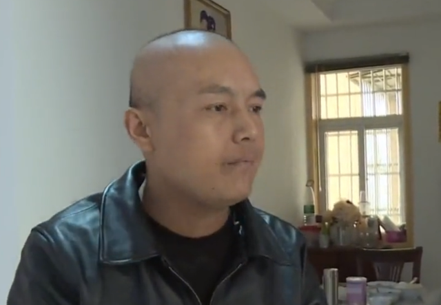 200万存款银行卡只剩1块7,丈夫患癌想治病,钱却被妻子偷偷转走