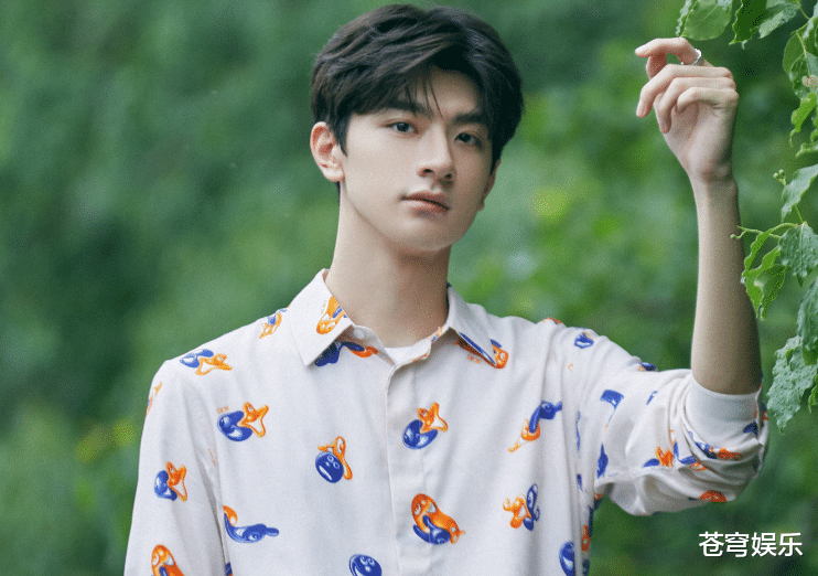 天官赐福|《天官赐福》改名拍剧，双男主小说《某某》也影视化？主演被曝出