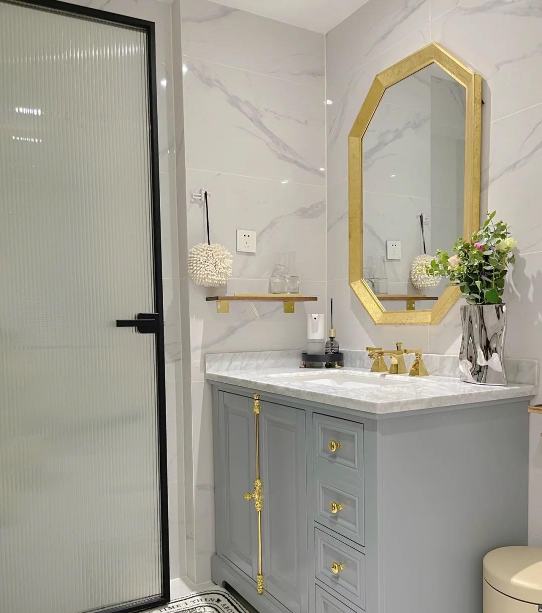 涨停|女主是深度电影爱好者,将自家打造成私人电影院,沦为了宅女