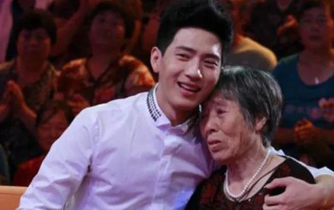 井柏然|幼年被抛弃的7位明星:井柏然靠老人捡废品养大, 舒畅10岁失去亲人