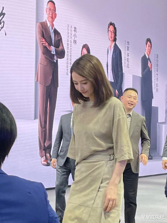 赵又廷|同是昔日《倚天》双女神，一个保持知性美，一个47岁仍坚持扮嫩