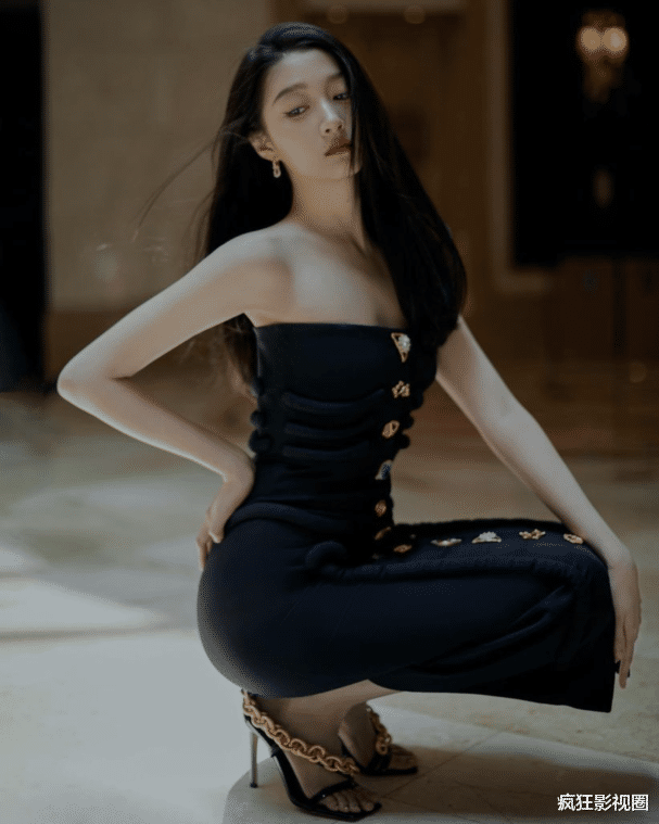 凯莉·詹娜|盘点蹲姿拍照的女明星，关晓彤“亚洲蹲”难度最大，腰腿呈90度角