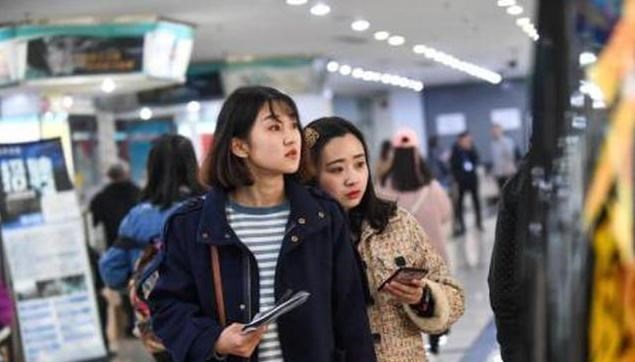 考研|“别轻易让孩子考研”，家长的一席话，透露出理想与现实的距离