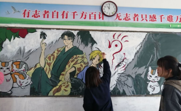 糯妈育儿经|初中生“黑板报”惊艳众人，满满的设计感，老师看后不舍得擦掉