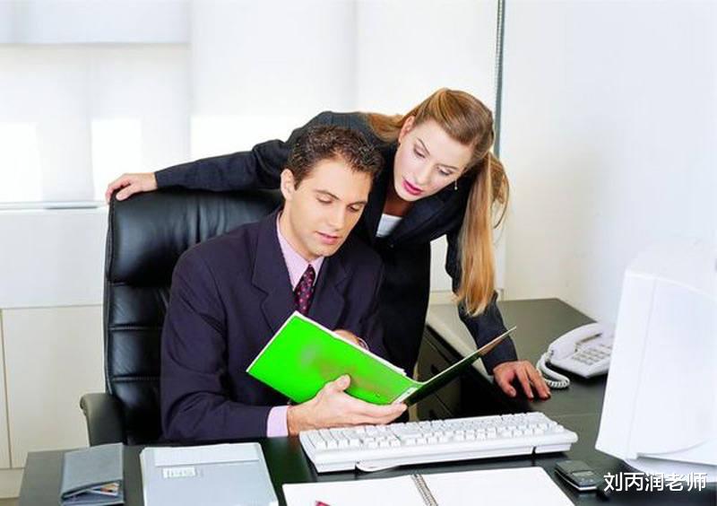 |为啥老板上班时，喜欢开着办公室的门？为啥说这样的老板不简单？