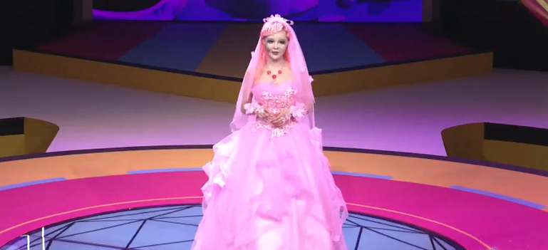 整容|真人芭比网红迪丽拉，曾在节目上否认整容，结果吃饭都不敢张嘴？