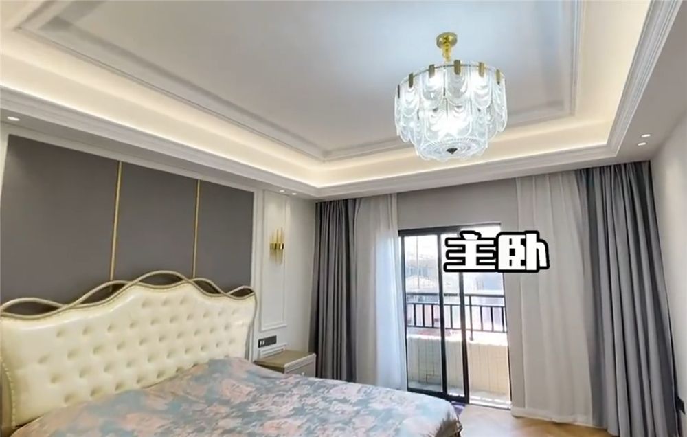 一家六口的405㎡顶层大宅:巧妙利用阁楼,装修出9室4厅5卫