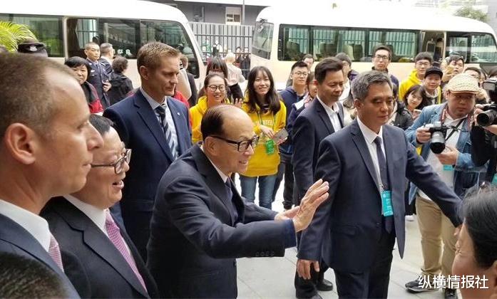 李嘉诚 富家公子继承百亿资产,买东西却跟对方讲价,还经常排队买烧鹅