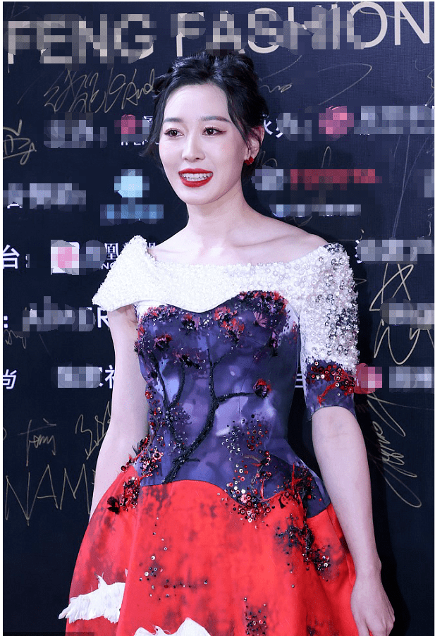 蒋勤勤|众星齐聚时尚红毯 蒋勤勤典雅王丽坤女神范！