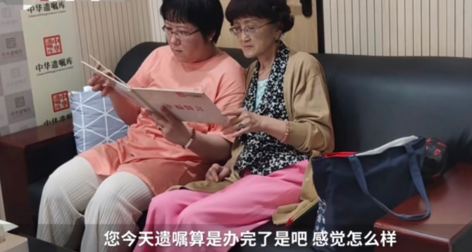 萱爸育儿经|女儿不婚不育，母亲捐千万房产引热议：慷慨无私还是对生活绝望？