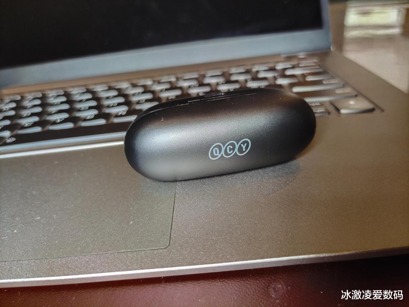 自动驾驶|QCY青春豆耳机,小巧精致,自带魔力,陪你沉浸在每一首曲子里