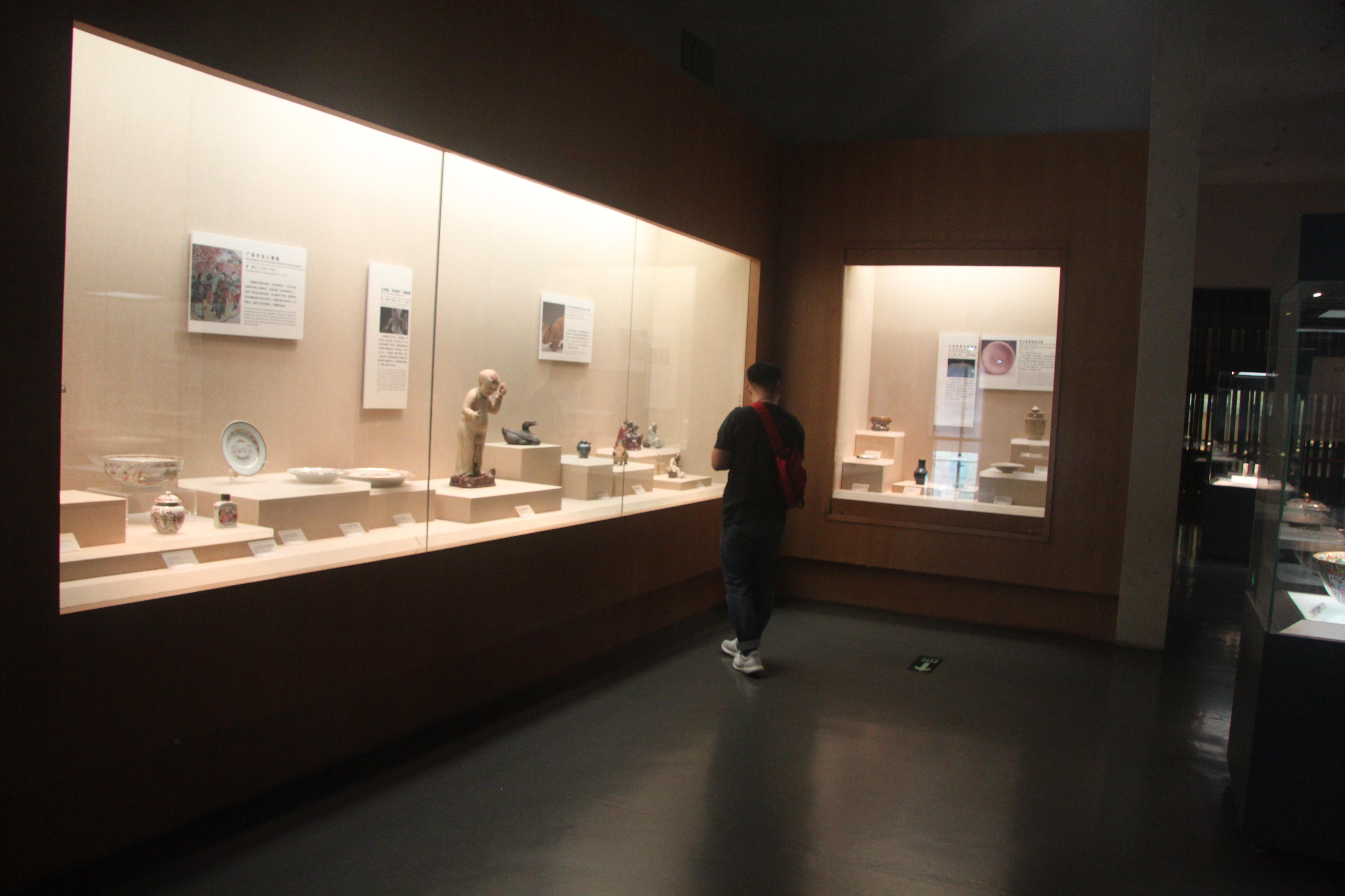 官窑|在广博展馆中，静静地看着运用到瓷器制作中的多种工艺，各领风骚