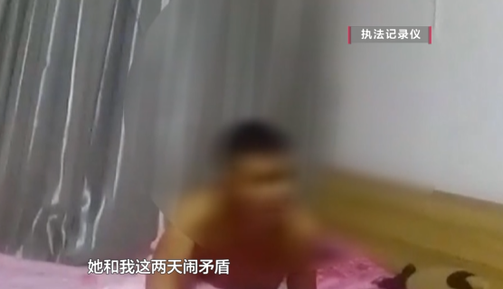 “前男友闯进我家,脱光衣服赖在床上不走!”女子报警求助