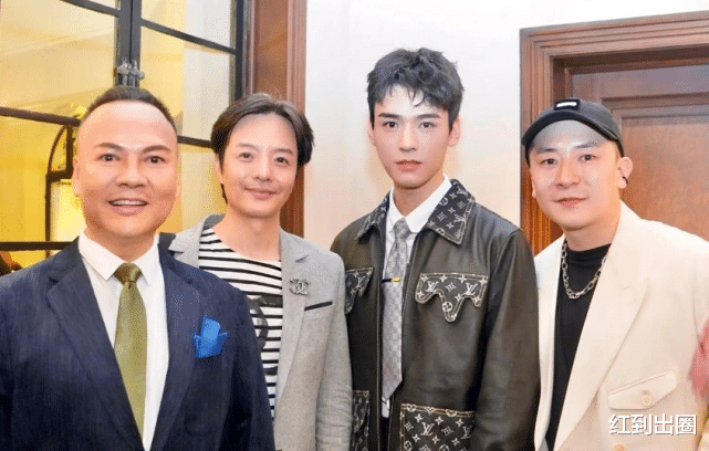 杨幂|酒会内场看出真实人气：宋茜龚俊被争相合照，杨幂饮酒应酬惊艳四座