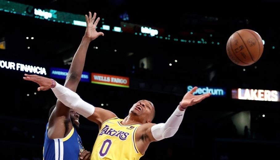 范齐全|先动手还指着霍华德骂!浓眉真不该,詹姆斯咋放心把湖人交给你?