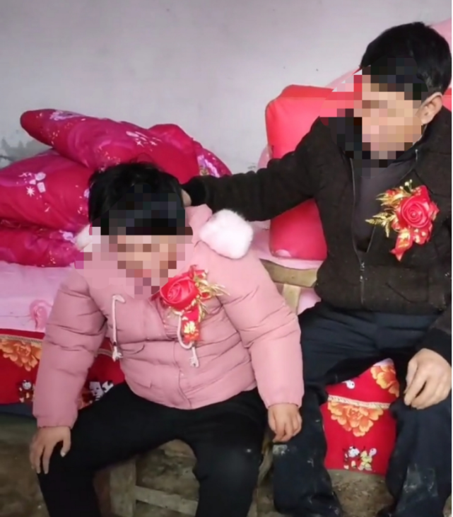 Super小菜鸡 智障新娘嫁给老大爷，从中我们需要思考，这类女性到底该怎么办？