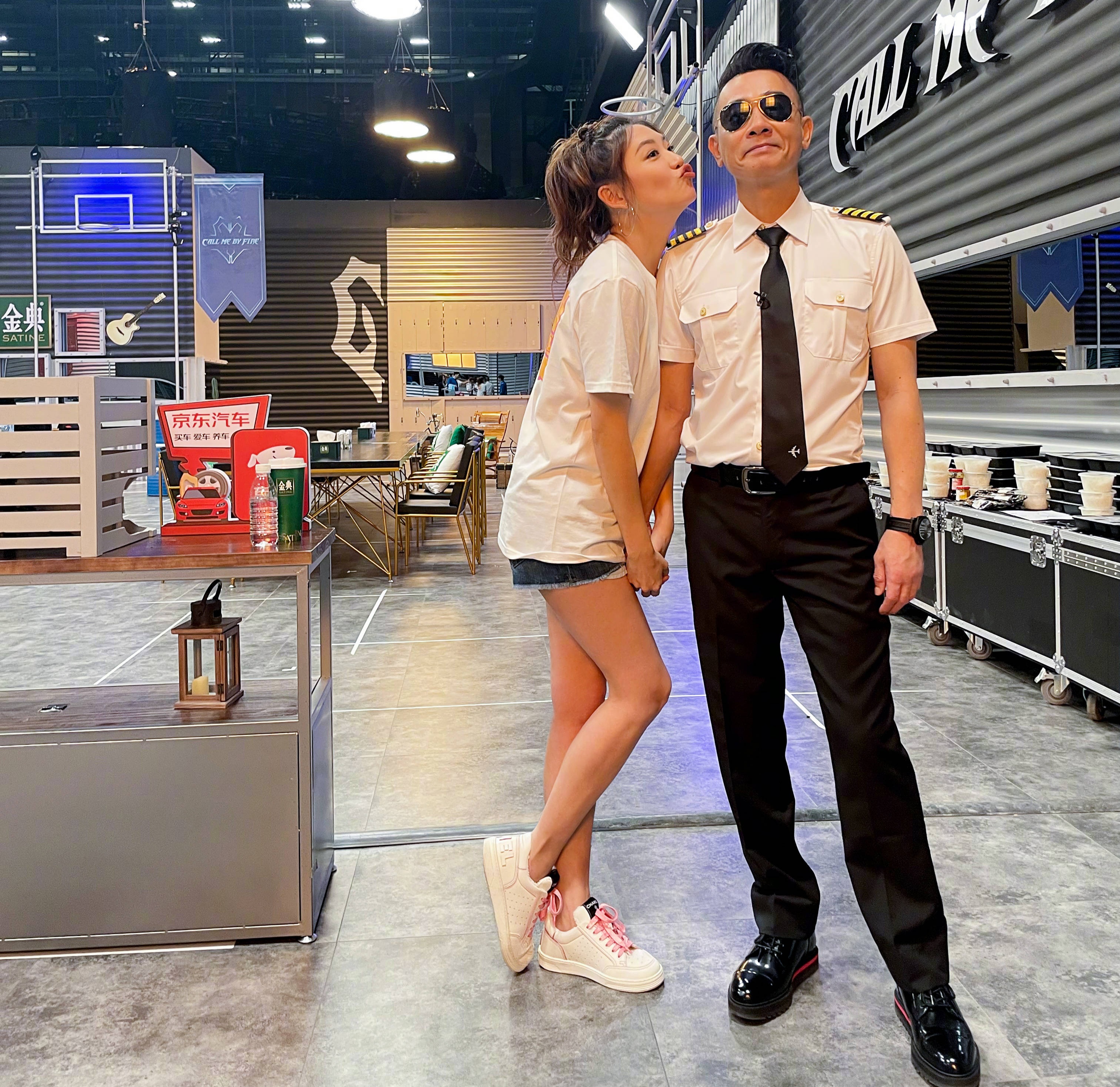 |被应采儿笑死了，收到了陈小春送的钻戒，不忘鼓励老公：加油，继续努力