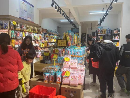 带货|“刺死辱母者”于欢出狱一年:拒绝签约直播带货,凑钱开零食店