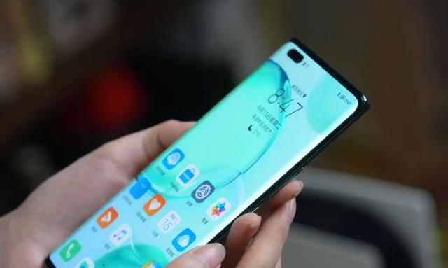 朱浩波|国产厂商接连传来消息,华为却无计可施,苹果又要落后一局?