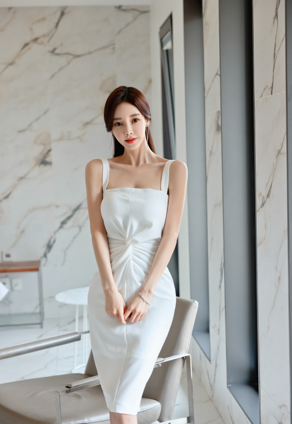 壹品穿搭|女神孙允珠高清时尚搭配：纤云梦月清影幽迷纽花连衣裙