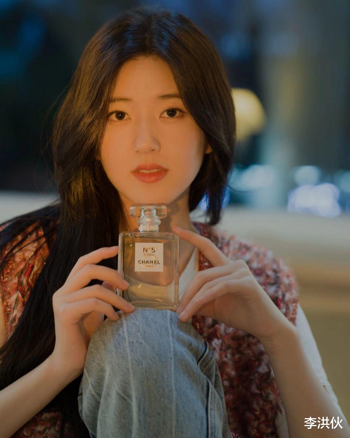 赵露思|赵露思直播间怒怼黑粉，反被网友嘲讽是绿茶，因手滑败坏了路人缘