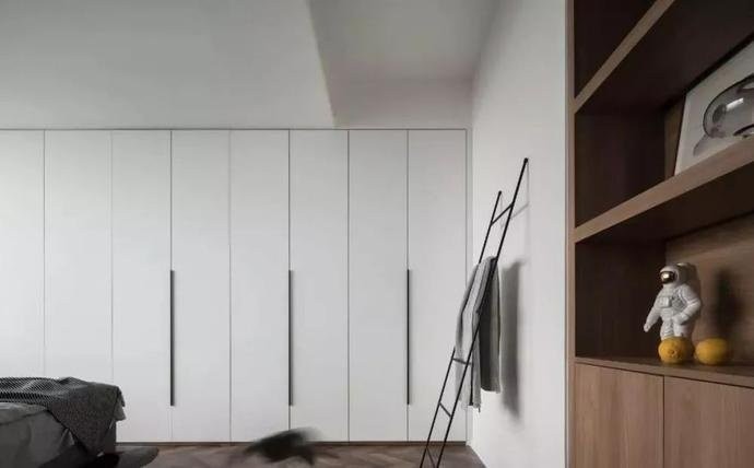 新房装修时,应该买柜子还是定制柜子?看看这些区别,就会选择了