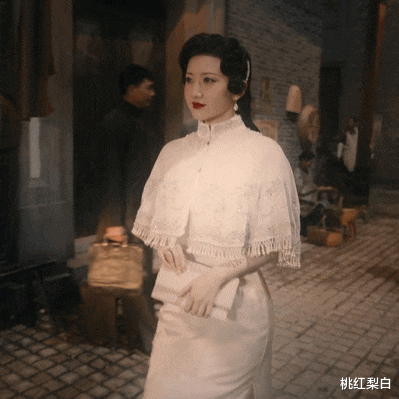 景甜|巩俐曾靠旗袍称王，娜扎跟景甜的距离，差了不止一个假屁股