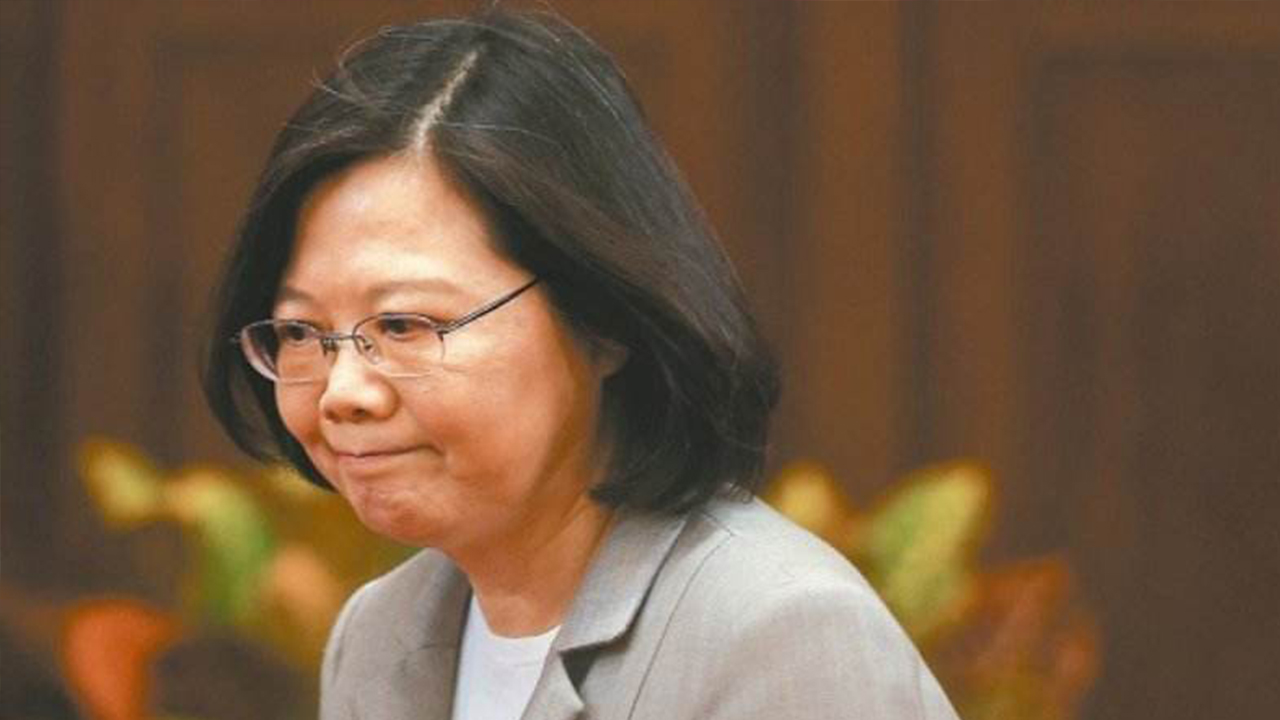 台当局没料到,事情越闹越大,“蔡英文下跪”突然响彻两岸