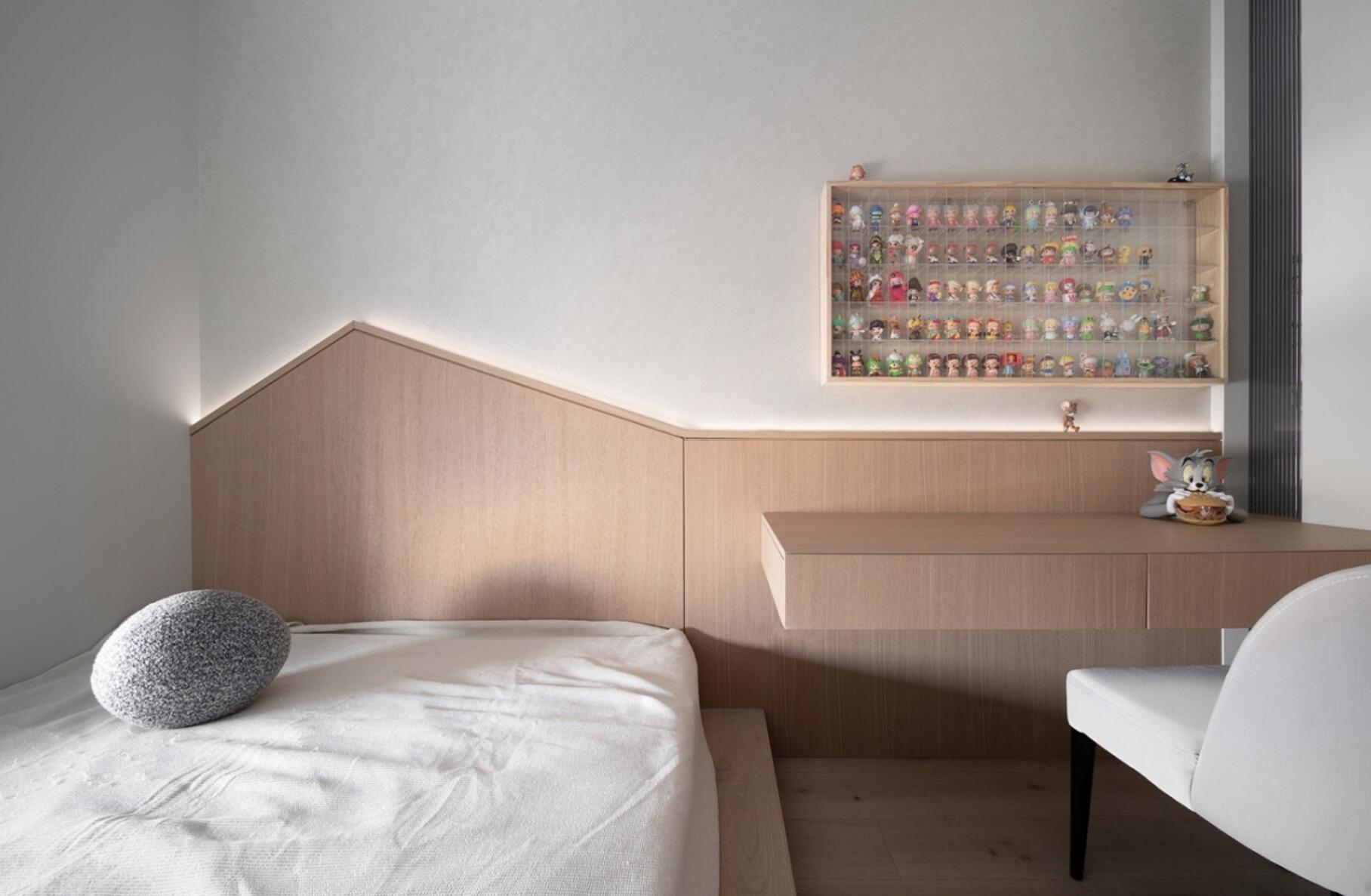 难怪低饱和度色彩越来越流行,看了她160㎡大宅后,确实很温馨