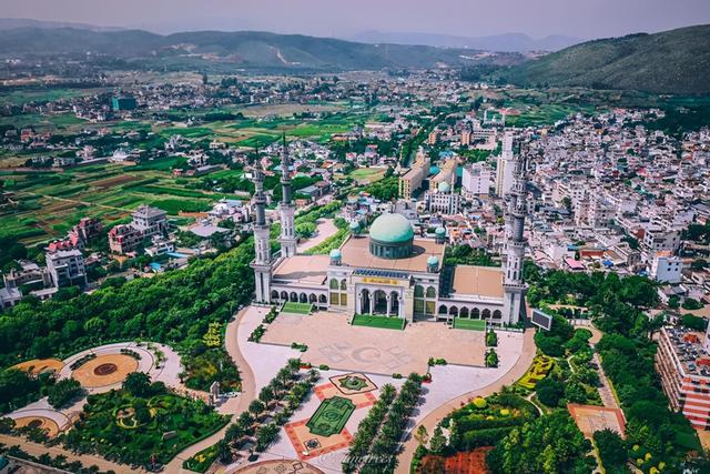 清真寺 亚洲面积最大的清真寺,猜猜它位于哪里?其实就在云南!