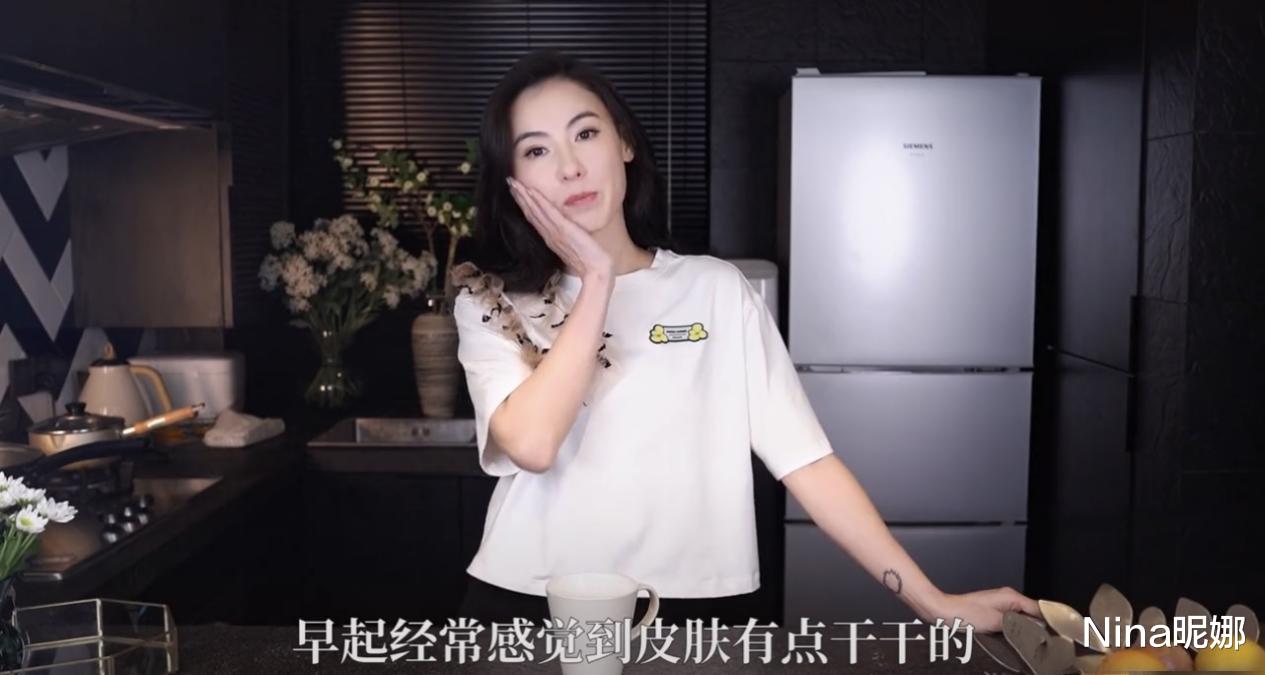 张柏芝|41岁张柏芝真是贵族，穿T恤扎马尾肉眼看不见皱纹好温柔，独自生活很惬意