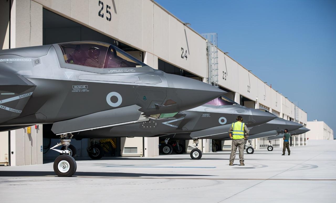 F-35|英国海军与空军结下梁子，F35B首次坠毁，皇家空军后悔当初借调战机
