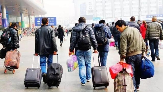 鄂擎彪 “返乡潮”按下“暂停键”，国家6字建议，农民工今年春节这样过