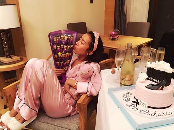 吉克隽逸|参观吉克隽逸住的豪宅，家里椅子都是宫廷式的，生活过得像贵妃