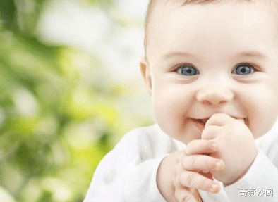 奇新妙闻|宝宝有吐奶的情况出现,父母应该怎么做