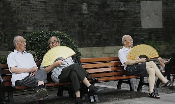 果莓妈咪说 专家建议男女统一65岁退休，一旦真的实施，还有必要交社保吗？