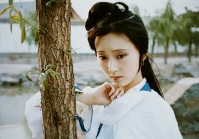 贾宝玉|入戏太深以贾宝玉自诩，苦追陈晓旭被拒，32岁酗酒暴病离开人世