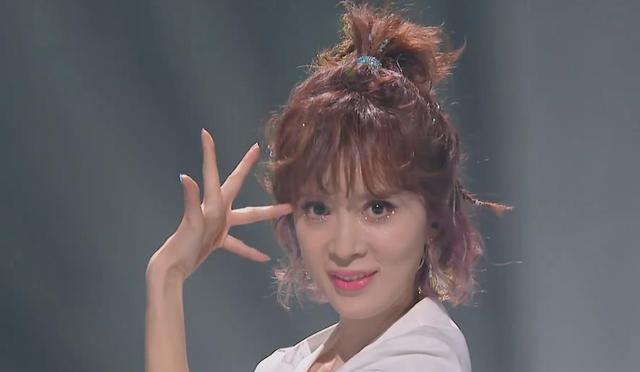 陈晓|46岁金巧巧晒“对口型”视频，因夸张表情被嘲，高素质回应获赞