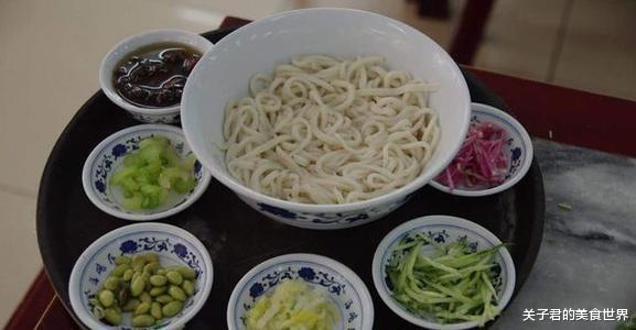 吴京|吴京面馆一碗战狼面48块钱,还有人抢着吃?网友:吃了后无话可说