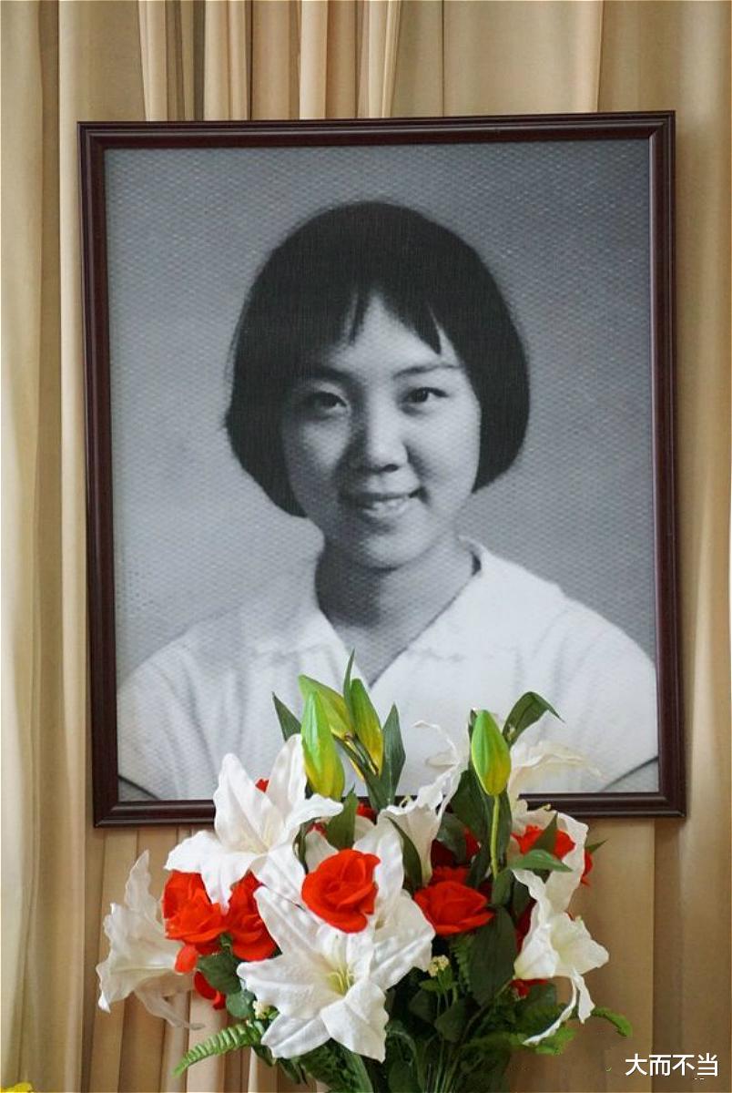 娱乐圈|1975年，29岁女歌手嘴含微笑死在床上，嫌疑人德高望重，今已85岁