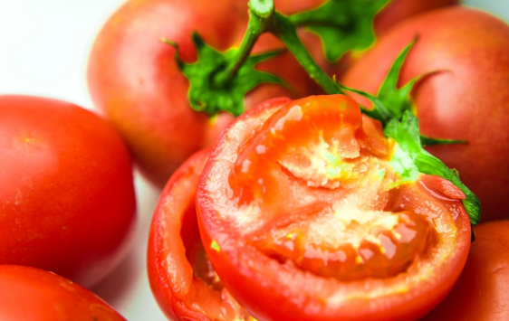 北庭美体健康圈|给甲状腺有结节的人提个醒：夏季少吃这“3红”，结节或许消得快