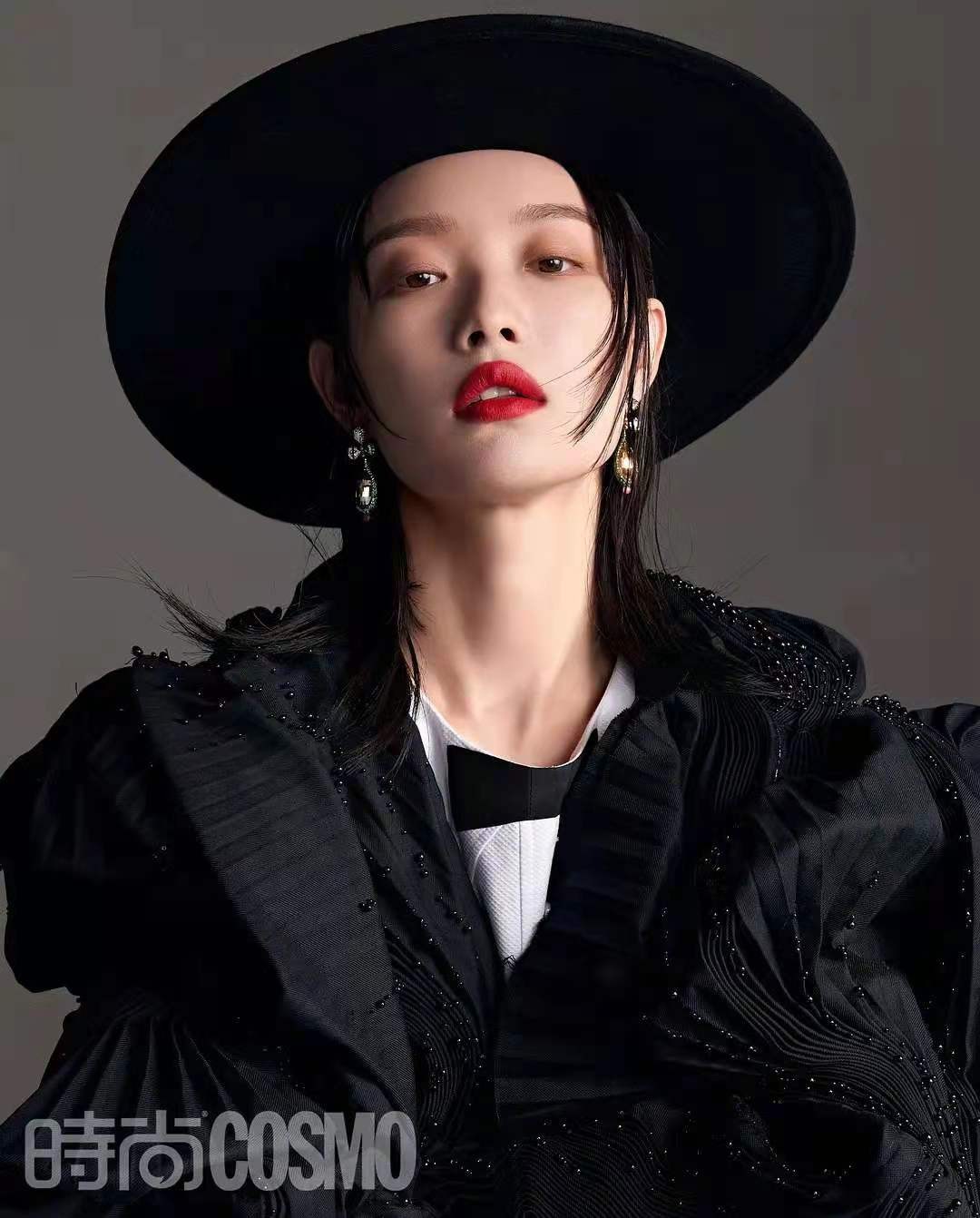 时尚风行派|国货真争气！刘诗诗穿国产时装登大片，高级感不输倪妮Gucci造型