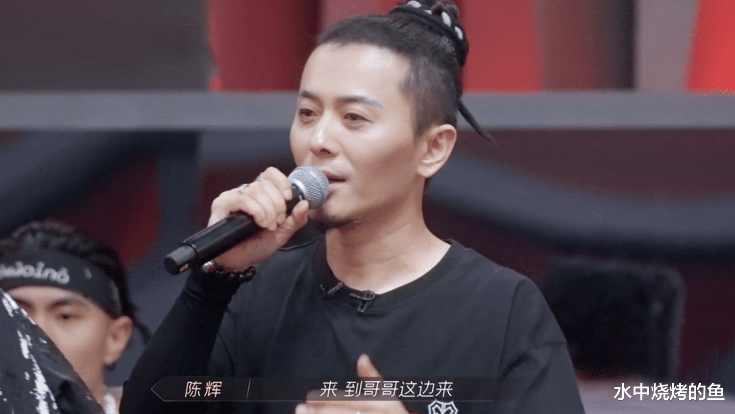 披荆斩棘的哥哥|《披荆斩棘的哥哥》如同一面镜子，照出不同的个性魅力：摇滚组仗义功夫组有格局