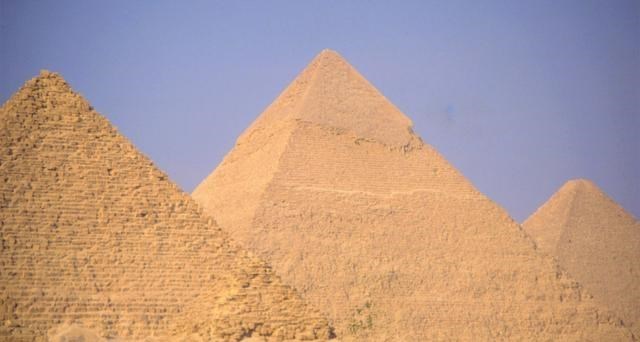 金字塔 金字塔之谜，即使现代技术都不能完美复刻，学者：恐非人力能完成