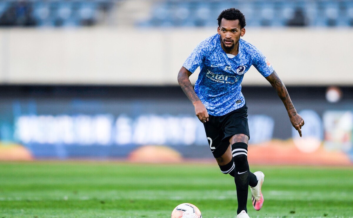 大连|2-1,大连人首胜辽宁队,本土双核进球,4将离队后巴西外援要走?